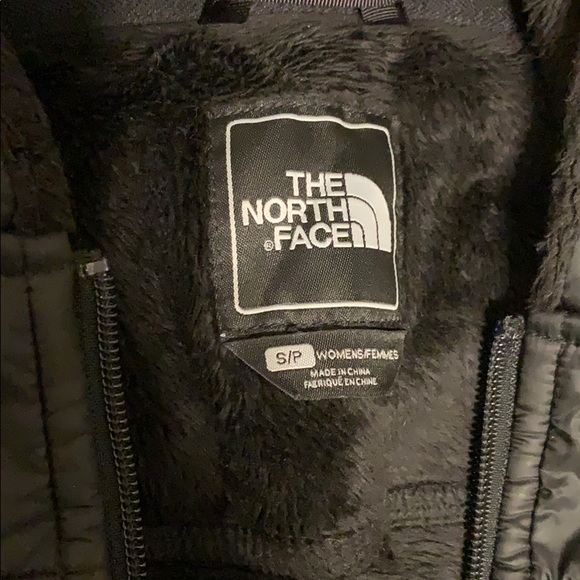 Black North Face jacket - Picture 2 of 3